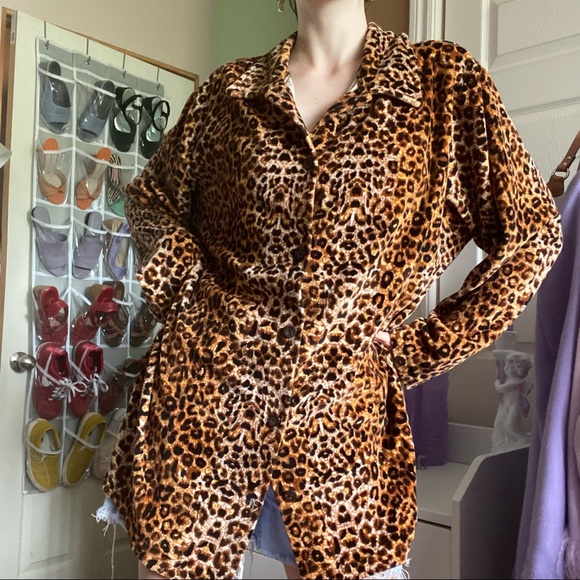 ✨SOLD✨ leopard long soft blouse - Picture 6 of 11